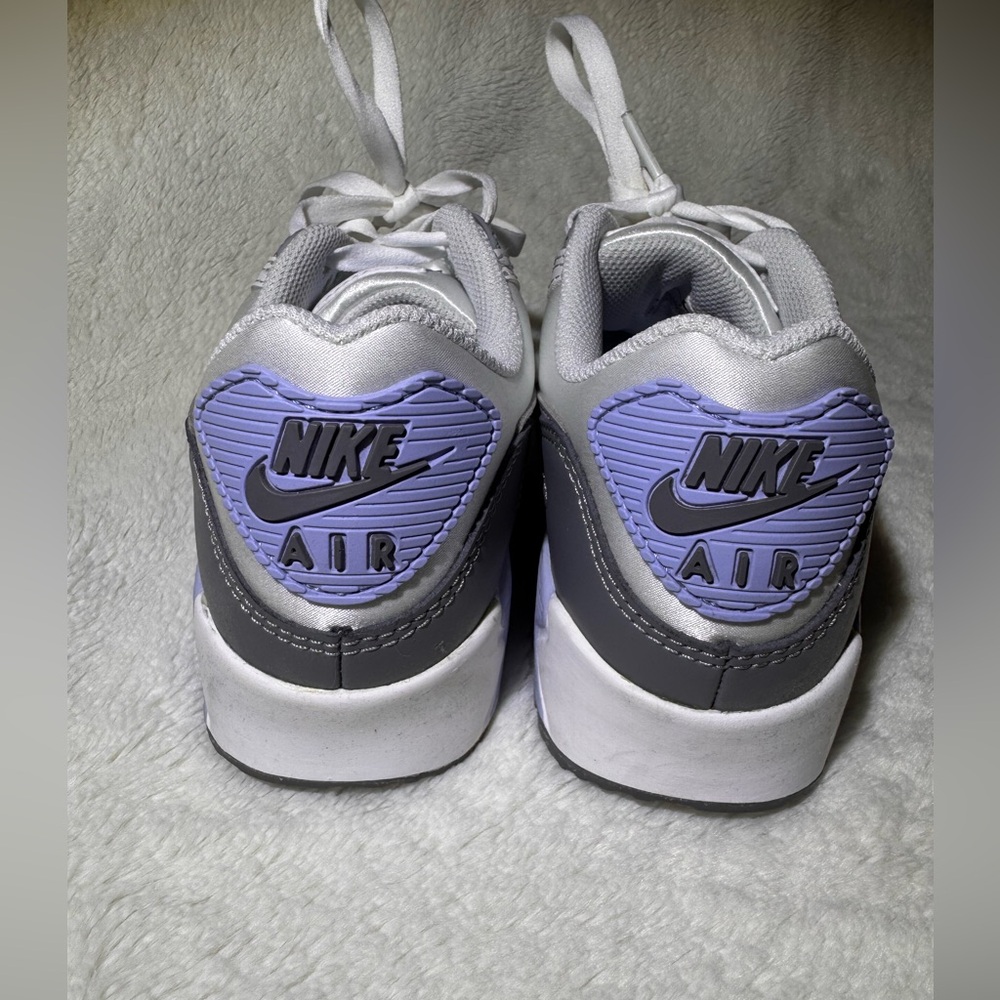 Gently worn Nike Air Max 90 - Picture 3 of 6